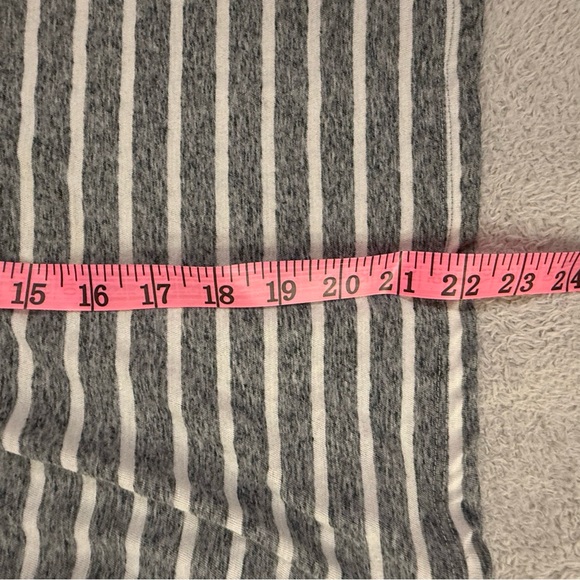 Zara Gray and White Striped Top - Picture 5 of 5